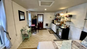 1 bedroom, in-room safe, WiFi, bed sheets