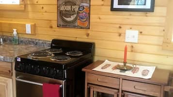 Coffee/tea maker, fridge, oven, stovetop