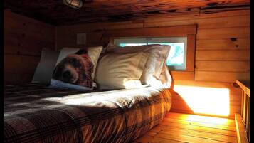 1 bedroom, iron/ironing board, bed sheets