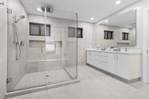 Bathroom - Lakefront Tropical Villa by Glam Homes  (North Miami Beach)
