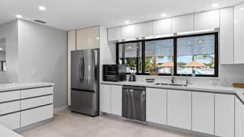 Comfort Villa | Private kitchen