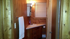Jetted bath, towels, soap, shampoo - Charming Cabin Rental with Private Front Deck near Bangor, Maine (Exeter)