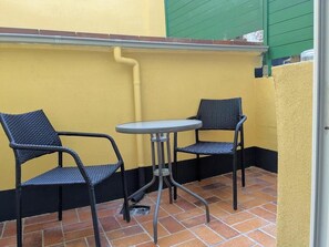 Outdoor dining - Holiday apartment Brunnenplatz in our guesthouse in  old town of Zell (Moselle) (Zell (Mosel))