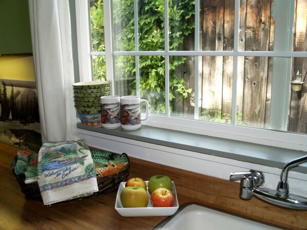 Interior - Spectacular Riverside Getaway Cabin with Claw Foot Bathtub in Castella, California (Castella)