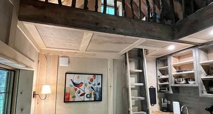Eco-Friendly, Abstract Treehouse Surrounded by Wildlife and Hiking Trails For a Special Getaway in Sparrow Bush, New York