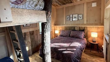 2 bedrooms, desk, bed sheets