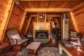 Living area - Cozy Rustic Cabin in the Prescott National Forest near Lynx Lake in Prescott, Arizona (Prescott)