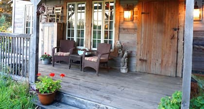 Charming Cabin Rental with a Hot Tub near Cedar Point and Lake Erie in Ohio