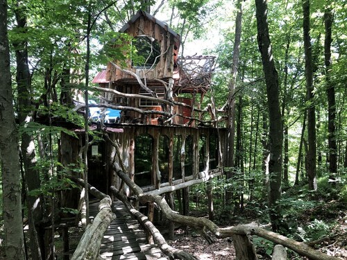 Uniquely Crafted Tree House Rental near Lake Saint Catherine, Vermont