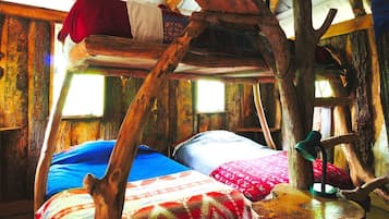 1 bedroom, bed sheets