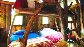 1 bedroom, bed sheets