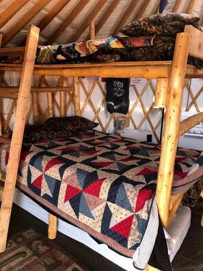 1 bedroom, bed sheets