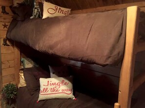1 habitación, tabla de planchar con plancha y ropa de cama 