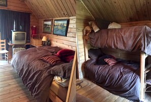 1 habitación, tabla de planchar con plancha y ropa de cama 