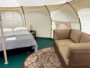 1 bedroom, bed sheets