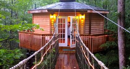 Stunning Tree House Rental in the Forest near Beckley, West Virginia