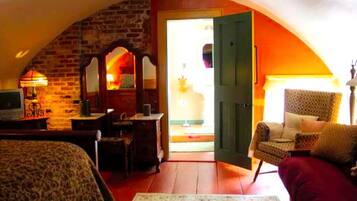 1 bedroom, desk, iron/ironing board, WiFi