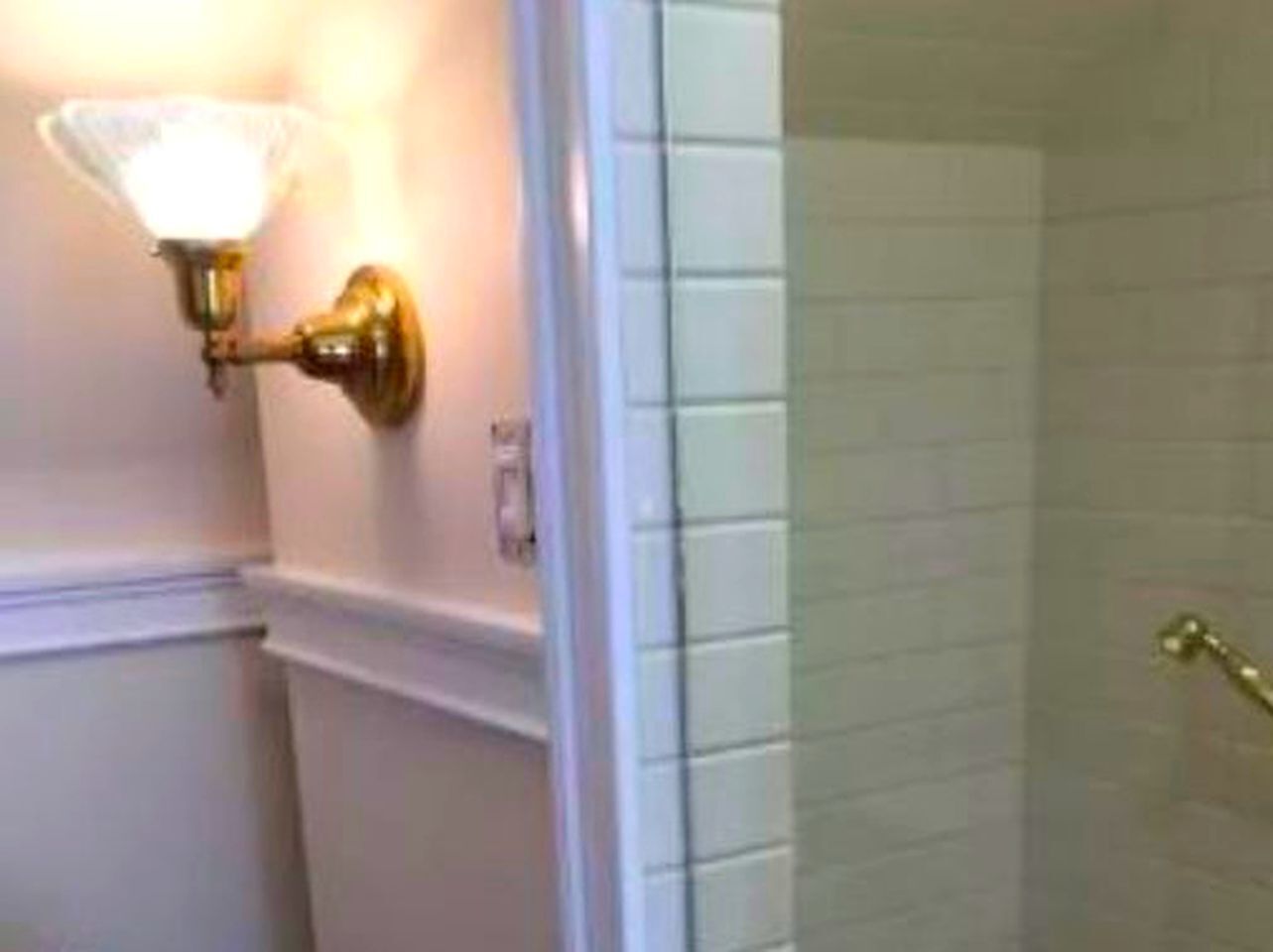 Jetted tub, towels, soap, shampoo
