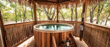 Bain à remous extérieur
