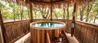 Family-Friendly Yurt with Hot-Tub near to the Medina River in Bandera, Texas