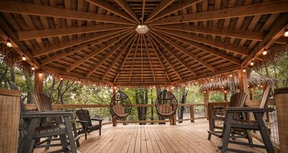 Family-Friendly Yurt with Hot-Tub near to the Medina River in Bandera, Texas