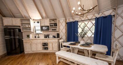 Family-Friendly Yurt with Hot-Tub near to the Medina River in Bandera, Texas