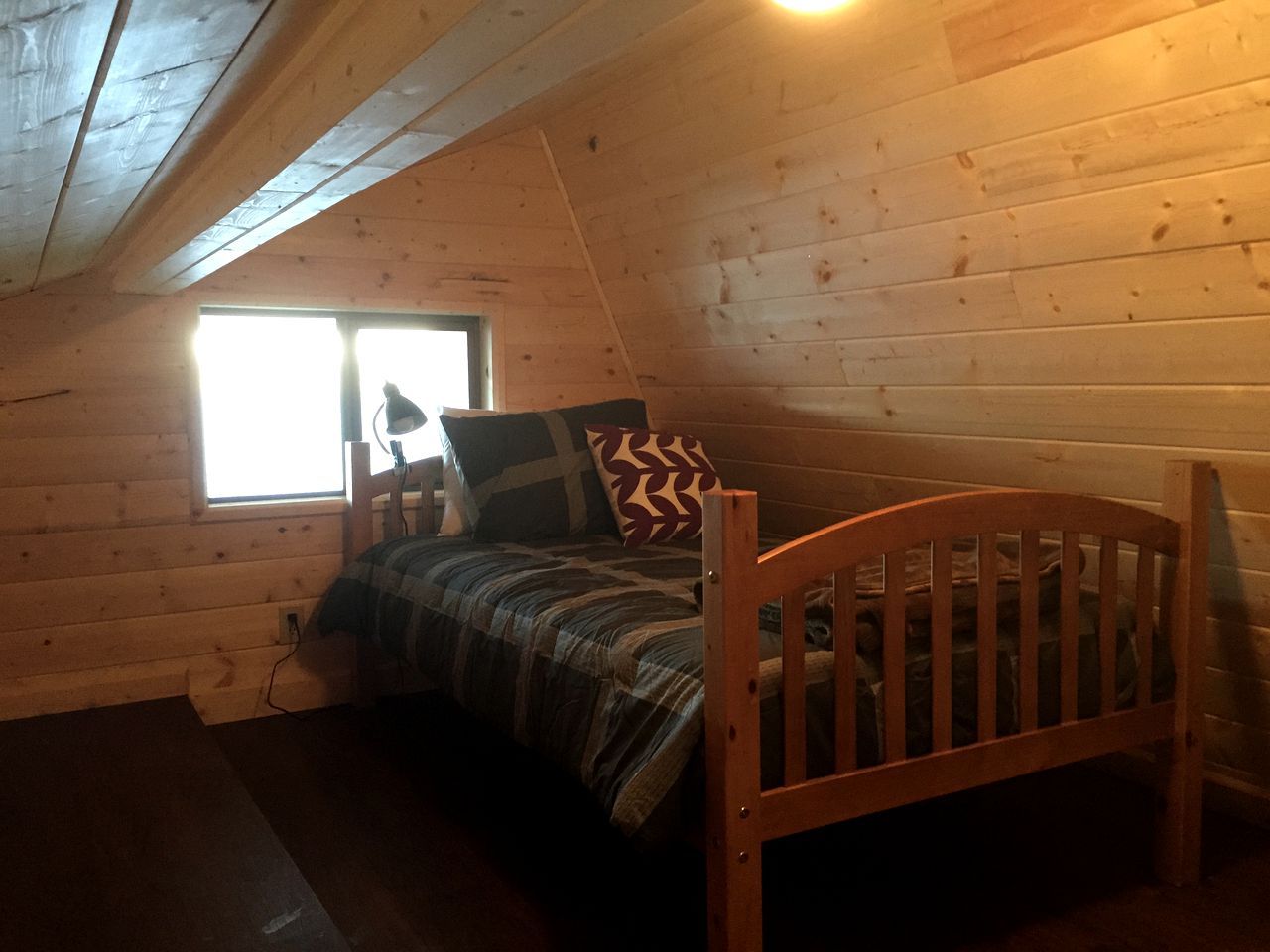 2 bedrooms, travel crib, bed sheets