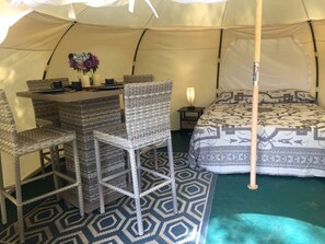 1 bedroom, bed sheets - Glamping Getaway on an Impressive Farm near Charlottesville, Virginia (Gordonsville)
