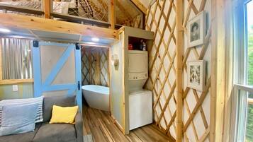 1 bedroom, bed sheets