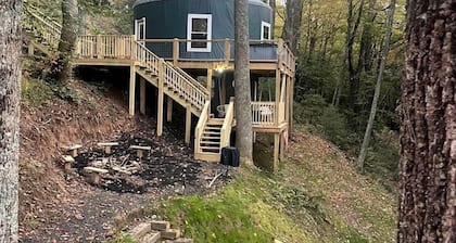 Delightful Lofted Yurt Beautifully Design with Jacuzzi and Private Deck in Virginia