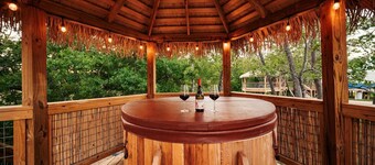 Love Bird Yurt Romantic, Hot Tub, by the River in Bandera, Texas