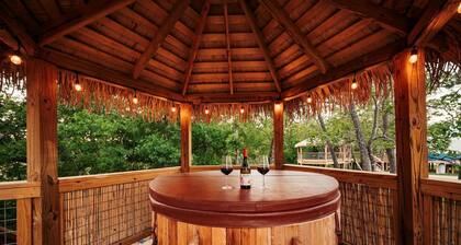 Love Bird Yurt Romantic, Hot Tub, by the River in Bandera, Texas
