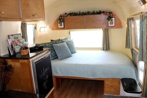 1 slaapkamer, een strijkplank/strijkijzer, wifi, beddengoed