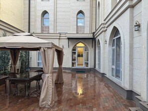 Outdoor dining - 5 wood hotel tashkent (Tashkent)