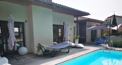 Cadre exceptionnel ! Villa moderne Ă Toulouse pour 4 personnes