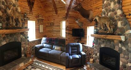 Rustic Log Cabin on the Upper Peninsula in Blaney Park, Michigan