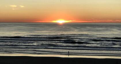 Luxury Oceanfront Vacation Rental with Hot Tub near Nye Beach, Newport, Oregon