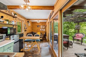 Interior - Unique Dover Accommodation with a Hot Tub Perfect for Glamping in Ohio (Dover)