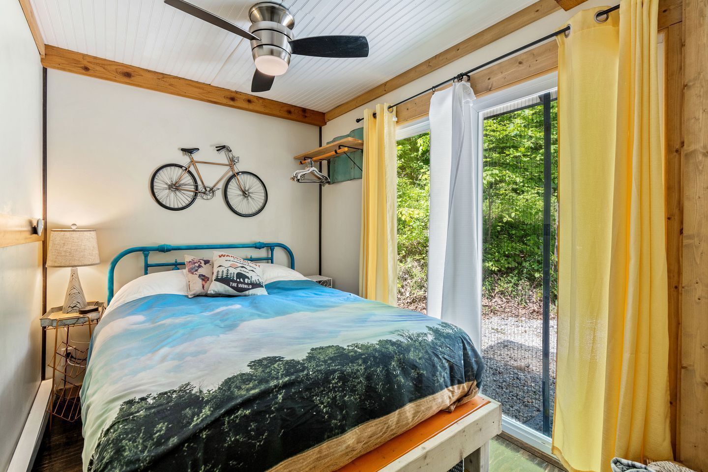 1 habitación, tabla de planchar con plancha, wifi y ropa de cama 