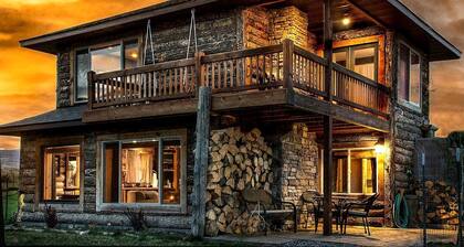 Cozy and Intimate Cabin Rental near Livingston for a Romantic Getaway in Montana