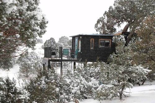 Ashley's TreeHouse Near Lincoln National Forest, Nogal, NM