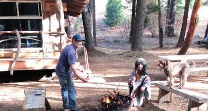 Serene Cabin Getaway with a Charcoal BBQ near Tahoe National Forest, California