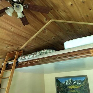 1 habitación, escritorio, tabla de planchar con plancha y wifi 