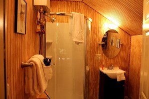 Handtücher, Seife, Shampoo, Toilettenpapier