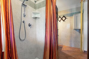Family Apartment, Multiple Bedrooms, Mountainside (Eucalipto Apartment Relax Near The) | Bathroom - Agriturismo Il Nazareno Apartments (Cecina)