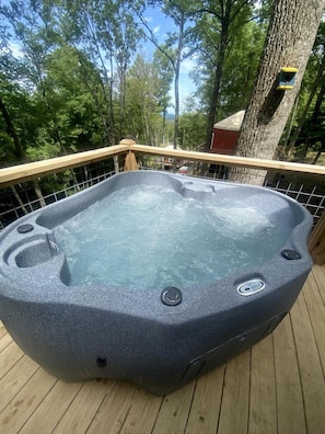 Bañera de hidromasaje al aire libre