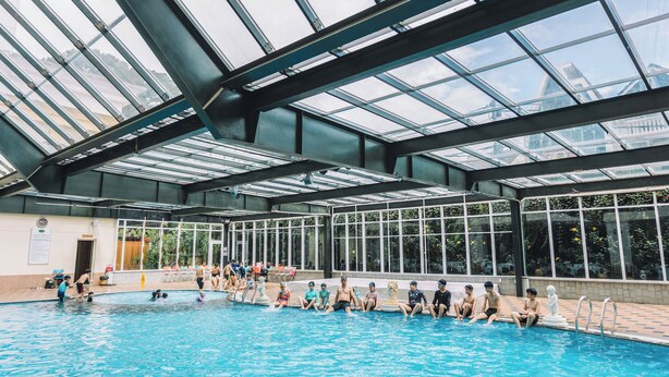 An indoor swimming pool with a glass ceiling, surrounded by windows. - Sai Gon Da Lat Premium (Xuan Huong - Da Lat)