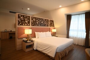 Ropa de cama de alta calidad, cubrecamas y artículos del minibar gratis 
