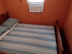 1 bedroom, bed sheets