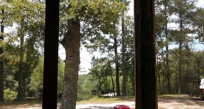 Rustic Cabin Rental on the Great Satilla River near Okefenokee Swamp Park, Georgia